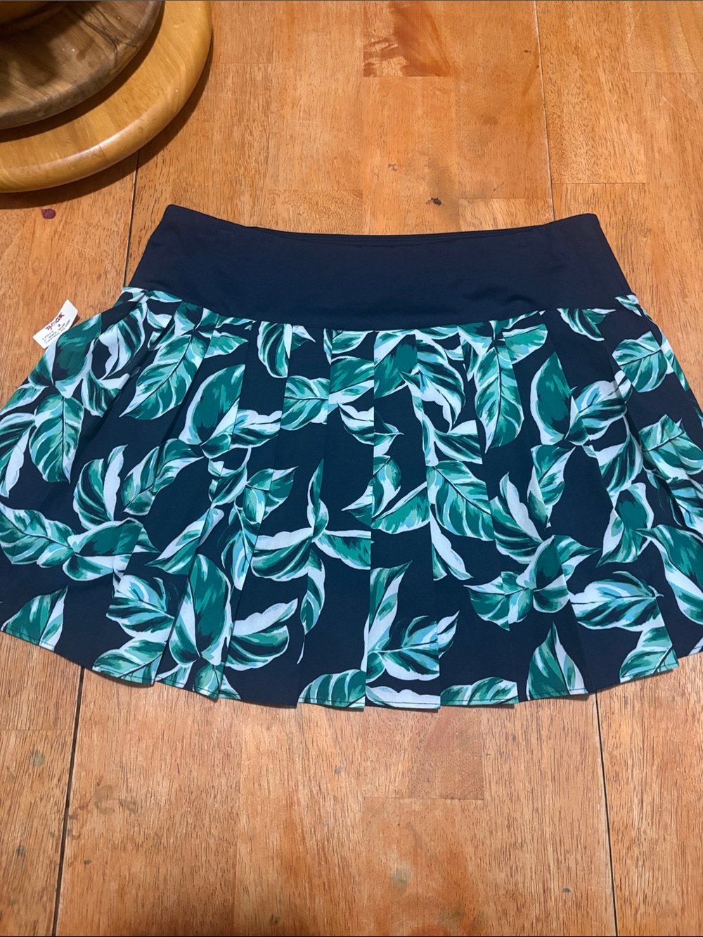 NWT TOMMY BAHAMA SKORT - Picture 4 of 8